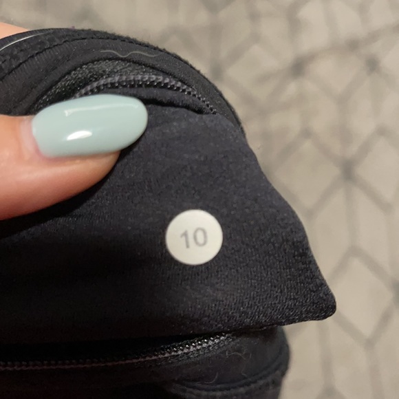 Lululemon Pace Queen Legging - Picture 4 of 4